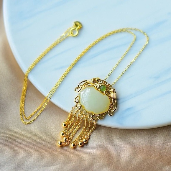 The Sassy Tassel Pendant with Chain - Picture 2 of 4